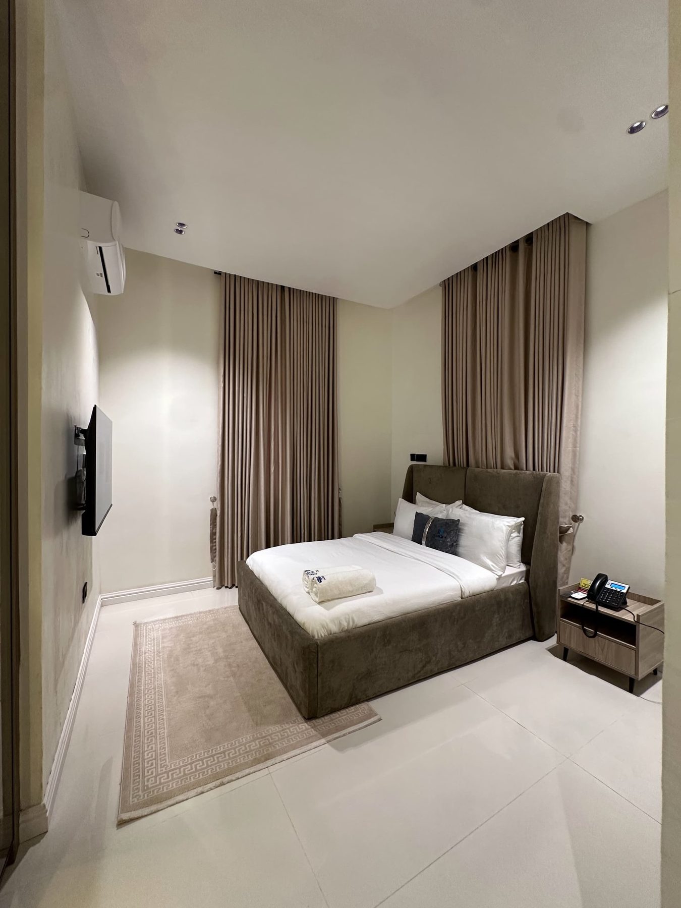 2 BEDROOM APARTMENT