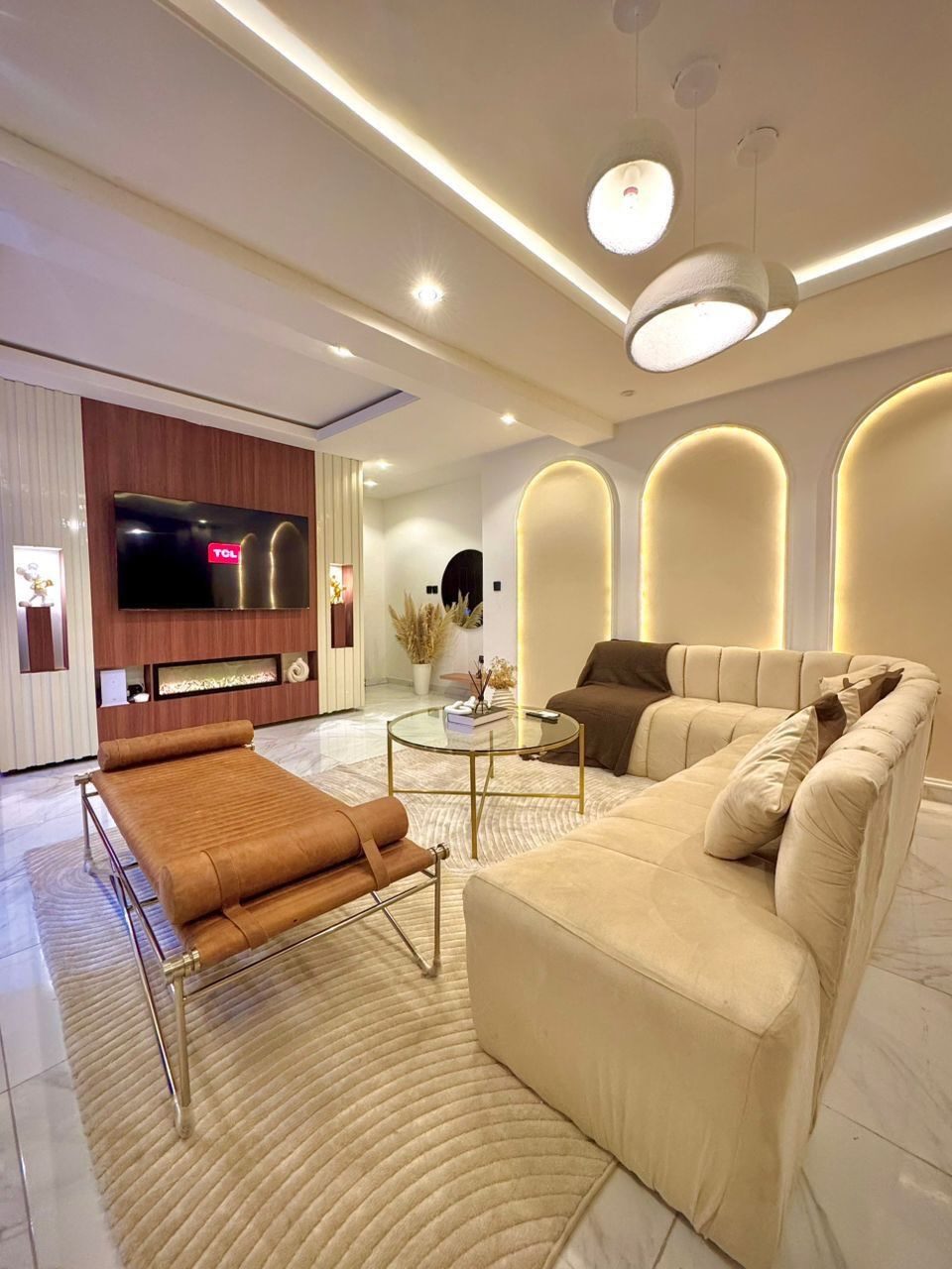 Champagne: Spacious 1 Bedroom Apartment
