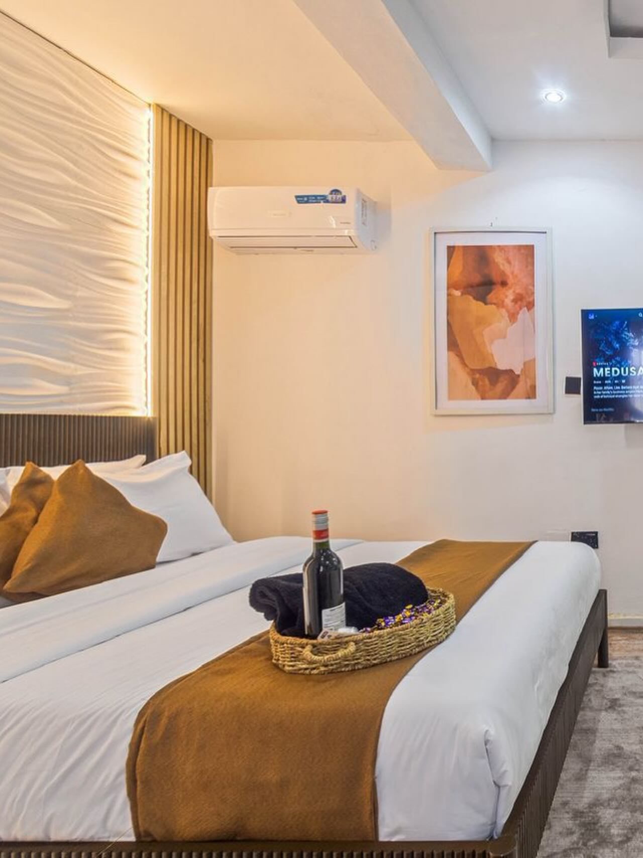 Champagne: Spacious 1 Bedroom Apartment