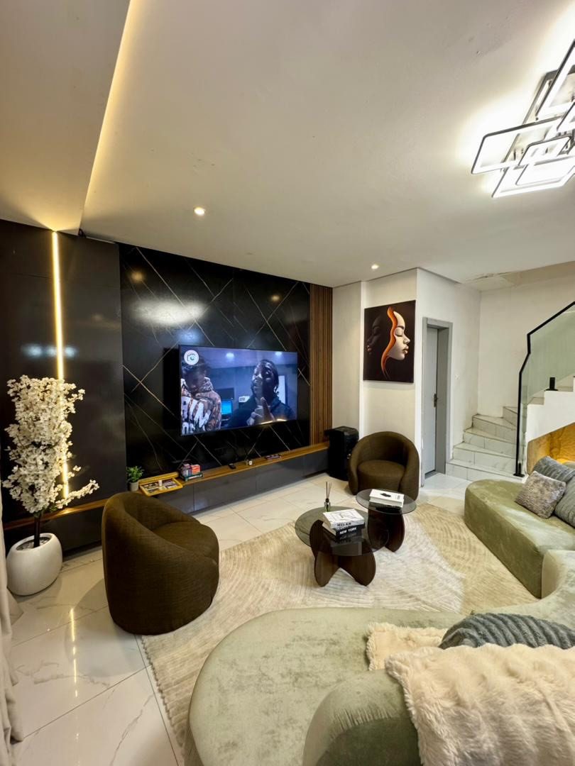 Brand New Luxury 2 Bedroom Maisonette