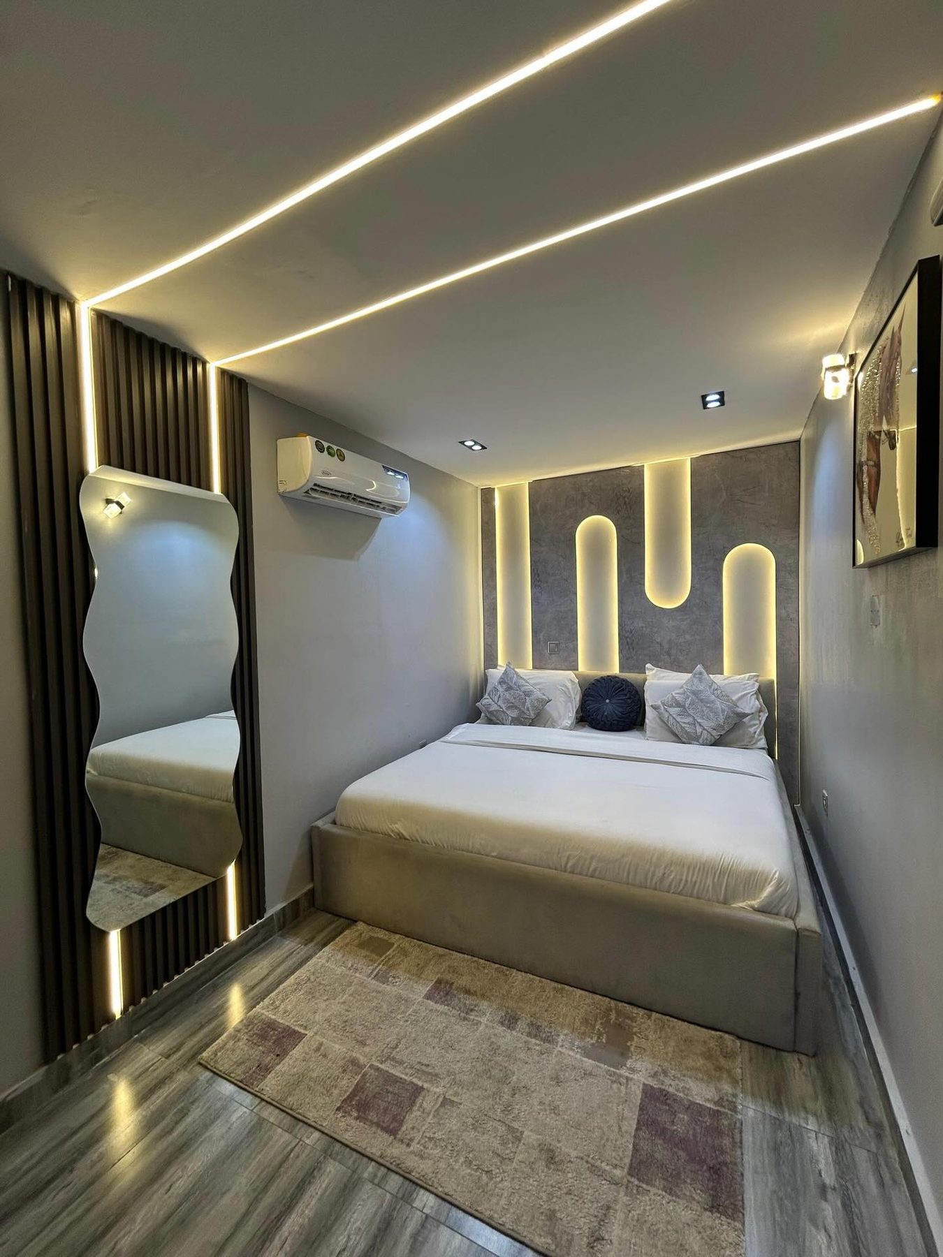 COZY 1 BEDROOM APARTMENT - 4 UNITS