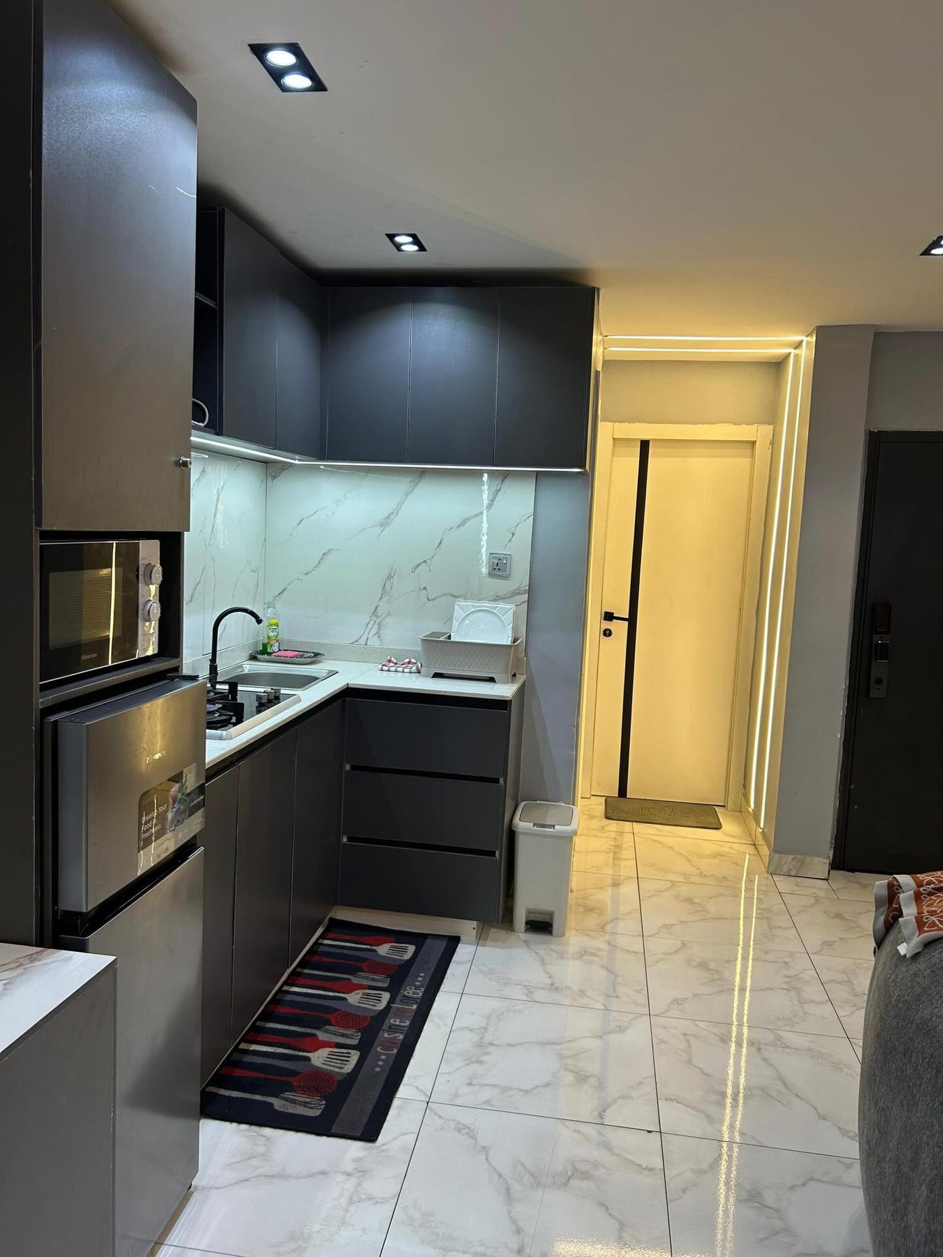 COZY 1 BEDROOM APARTMENT - 4 UNITS