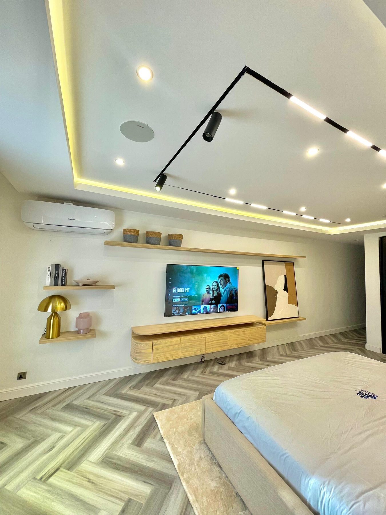 2 BEDROOM WATERFRONT SMART HOME