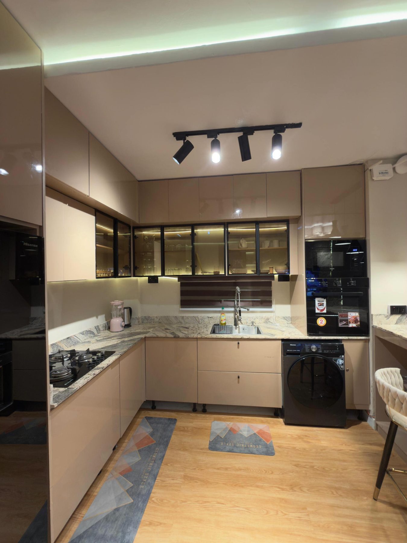 ELEGANT 2-BEDROOM MAISONETTE