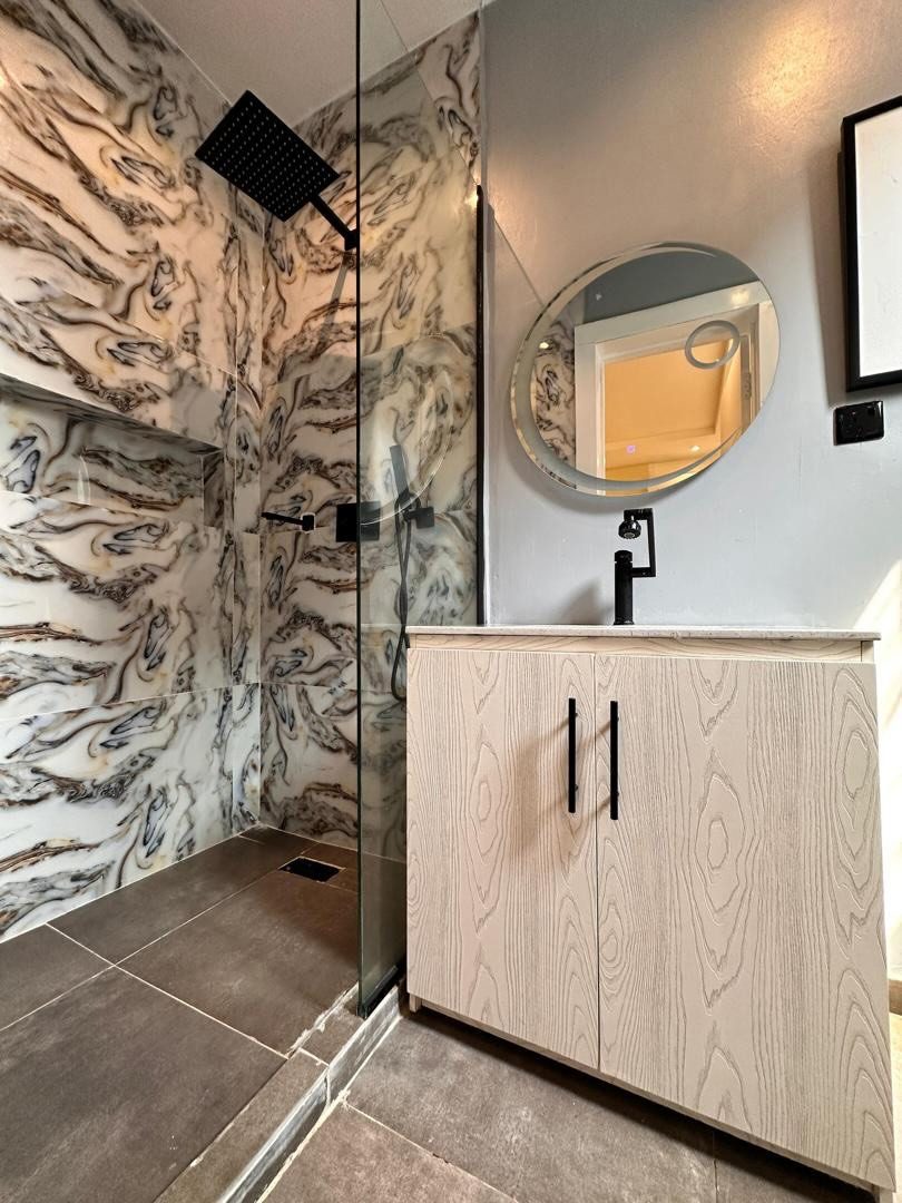 COZY 2 BEDROOM APARTMENT